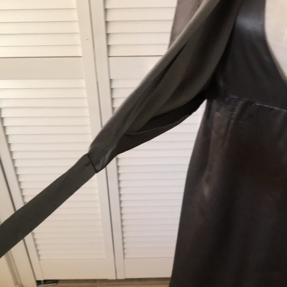 BCBG MAXAZRIA charcoal grey 100% silk dress,faux wrap bodice pleat sleeve detail - Picture 4 of 11